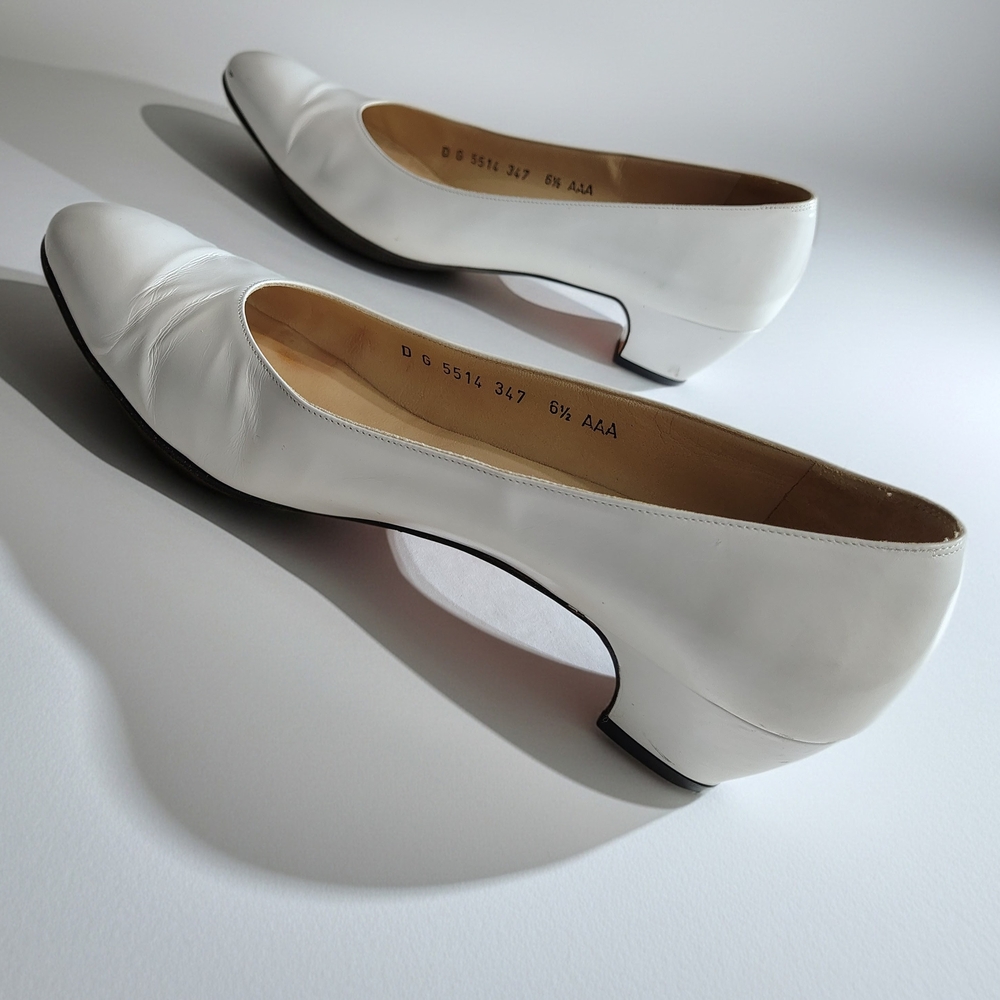Salvatore Ferragamo White Italian Patten Leather Kitten Pumps 6.5 AAA Classic